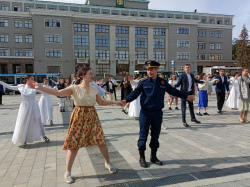 Студенты БАГСУ при Главе Республики Башкортостан – участники патриотической акции «Вальс Победы»